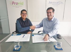 Gremio peruano de uva de mesa se asocia con bufete chileno que impulsa demanda a navieras