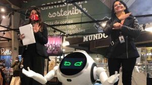 Supermercado colombiano incorpora robots y escáner de frutas