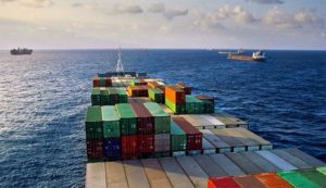 Fruteros chilenos se reúnen de emergencia ante nueva alza en costos de transporte marítimo