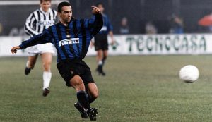 Súper estrellas del fútbol se suman a plan para reducir en mil millones de toneladas las emisiones de CO2 en el campo