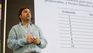 “Hay que prepararse porque el mercado mundial de arándanos va a colapsar”