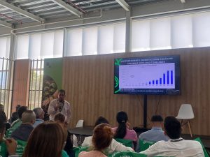 Construcción de vías y recuperación de tierras, entre beneficios que ha traído el aguacate