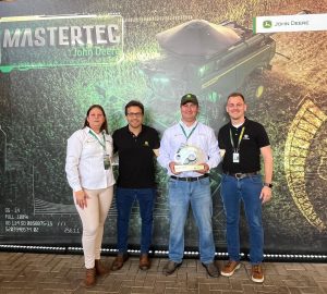 Chileno se convirtió en el mejor técnico de maquinaria agrícola de Hispanoamérica