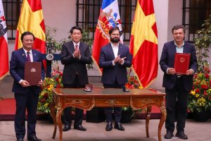 Ministerios de Agricultura de Chile y Vietnam suscriben memorándum de entendimiento para fortalecer cooperación