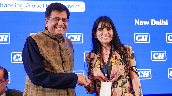 Ministra Desilú León junto al ministro de Comercio e Industria de la India, Piyush Goyal.
