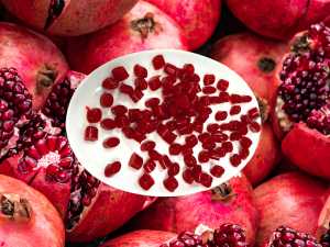 Estudiantes de la PUC crean gomitas saludables a partir de cáscaras de granada